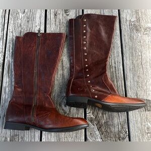 BORN AMILA STUDDED WITH ZIPPER BOOTS BROWN LEATHER WOMENS SIZE 7.